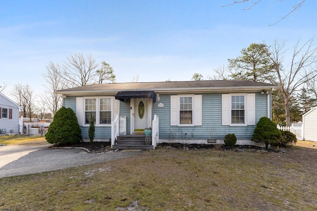 view of front of house with a front lawn and fence