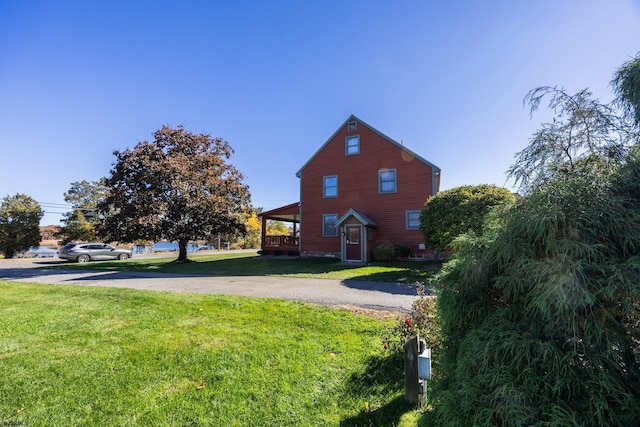 view of front of property with a front yard