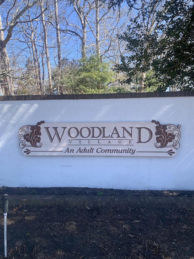 view of community / neighborhood sign