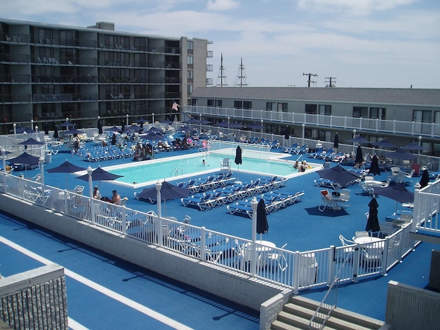 view of swimming pool