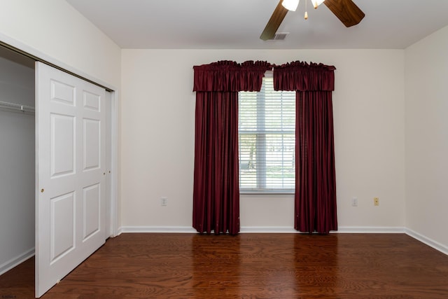 interior space with visible vents, baseboards, a closet, ceiling fan, and wood finished floors