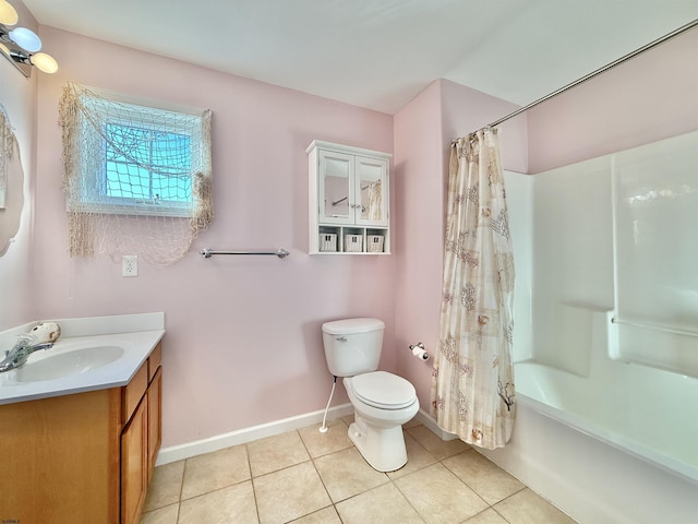 bathroom featuring baseboards, shower / bath combination with curtain, toilet, vanity, and tile patterned floors