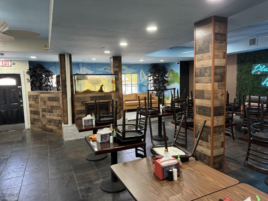 18 S Pennsylvania, Atlantic City, NJ 08401 - common area with recessed lighting