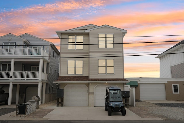 view of front facade featuring an attached garage and driveway