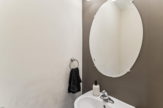 bathroom featuring a sink