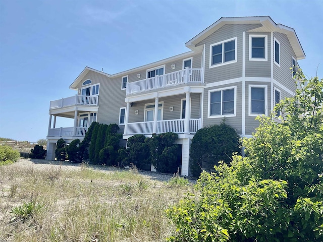 view of front of house with a balcony