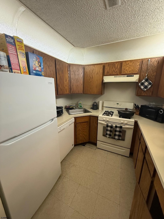 25 Liberty Ct Unit 25, Galloway Township, NJ 08205 - kitchen with white appliances, under cabinet range hood, a sink, and light countertops