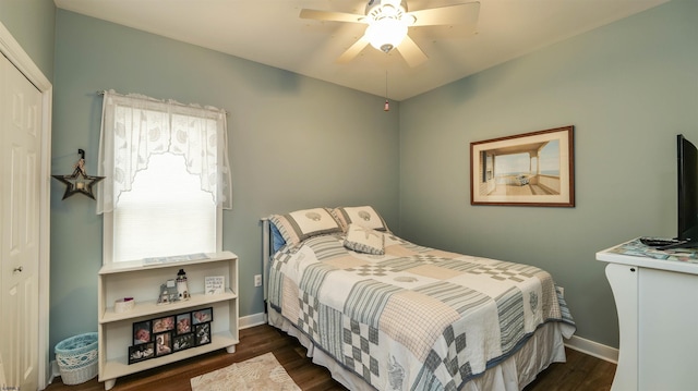 bedroom featuring a ceiling fan, baseboards, and wood finished floors