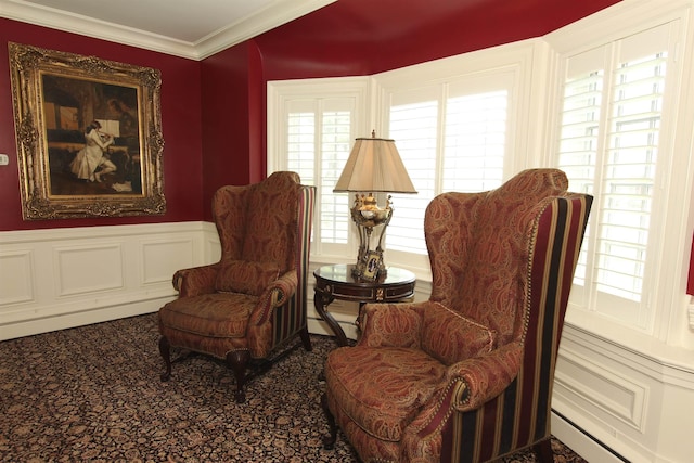 sitting room with crown molding