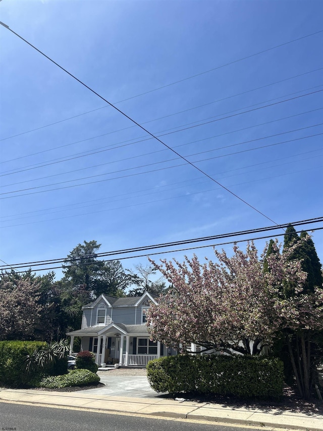 view of front of home with covered porch