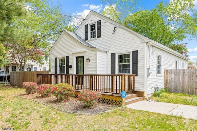 626 1st St, Northfield, NJ 08225 - bungalow-style house with fence and a front yard