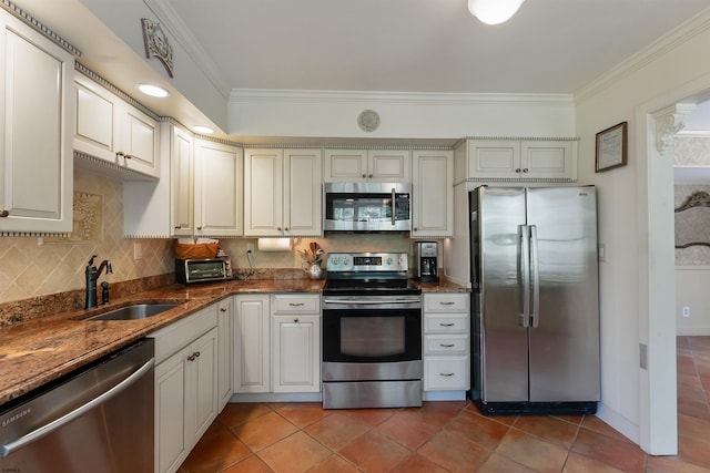 711 Falcon Crest Pl, Smithville, NJ 08205 - kitchen with stainless steel appliances, a sink, ornamental molding, backsplash, and dark stone countertops