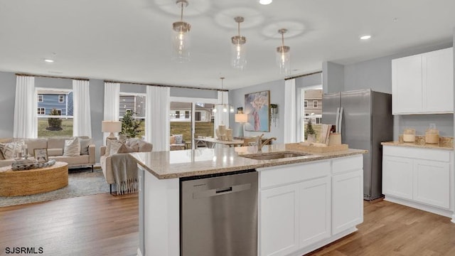 122 Hilton Ct, Egg Harbor Township, NJ 08234 - kitchen with appliances with stainless steel finishes, a sink, an island with sink, light wood-style floors, and recessed lighting