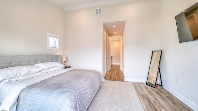 bedroom featuring recessed lighting, baseboards, visible vents, and light wood-style floors