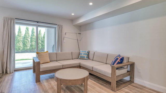 living area featuring light wood-style floors, baseboards, and recessed lighting