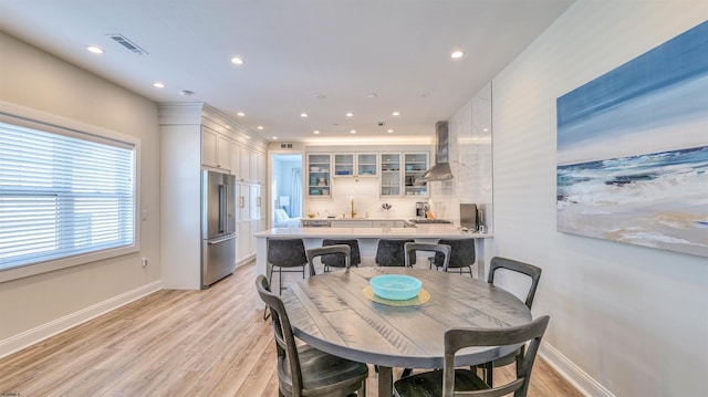 dining space featuring visible vents, recessed lighting, light wood-style flooring, and baseboards