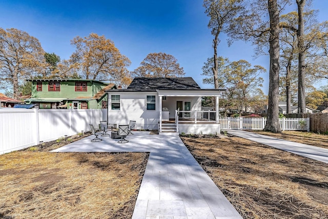 933 Oak Grv, Linwood, NJ 08221 - view of front of property featuring a porch and fence private yard