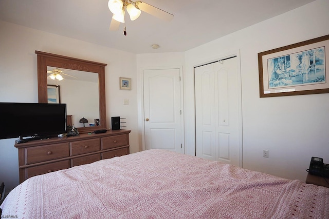 bedroom with a ceiling fan and a closet