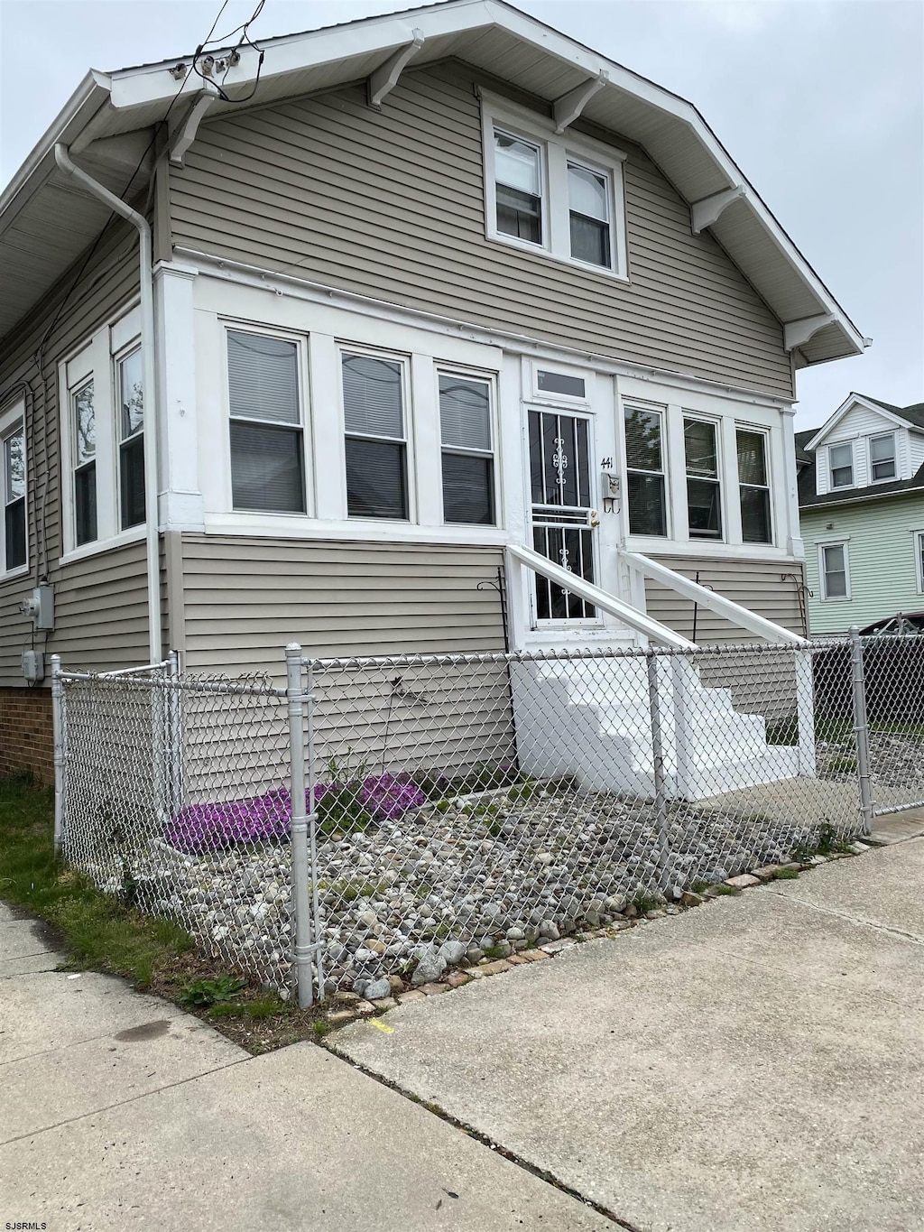 441 N Connecticut Ave, Atlantic City, NJ 08401 - view of front facade with fence and entry steps