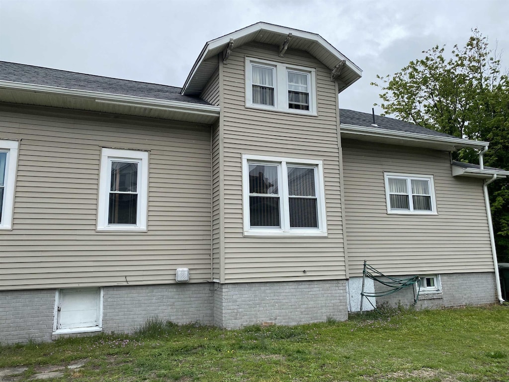 441 N Connecticut Ave, Atlantic City, NJ 08401 - view of home's exterior with a lawn