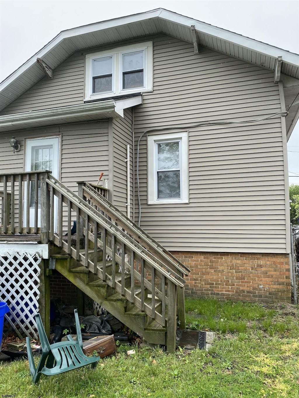 441 N Connecticut Ave, Atlantic City, NJ 08401 - rear view of house featuring stairway
