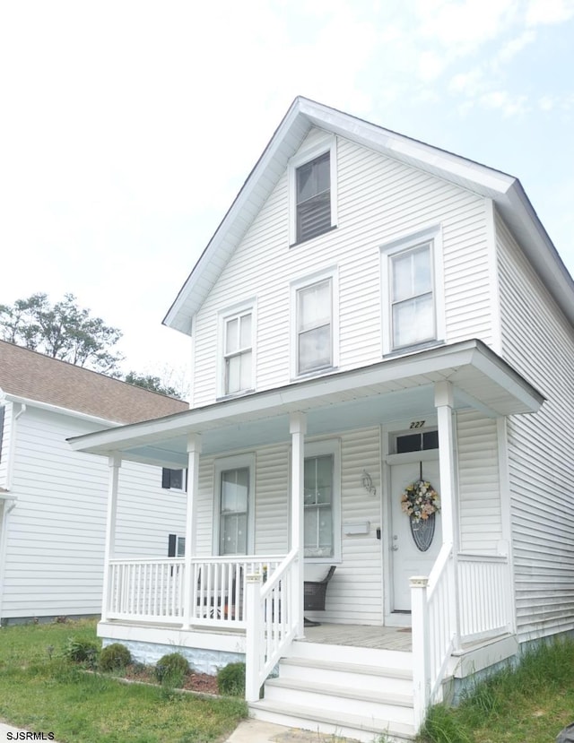 view of front of property featuring a porch
