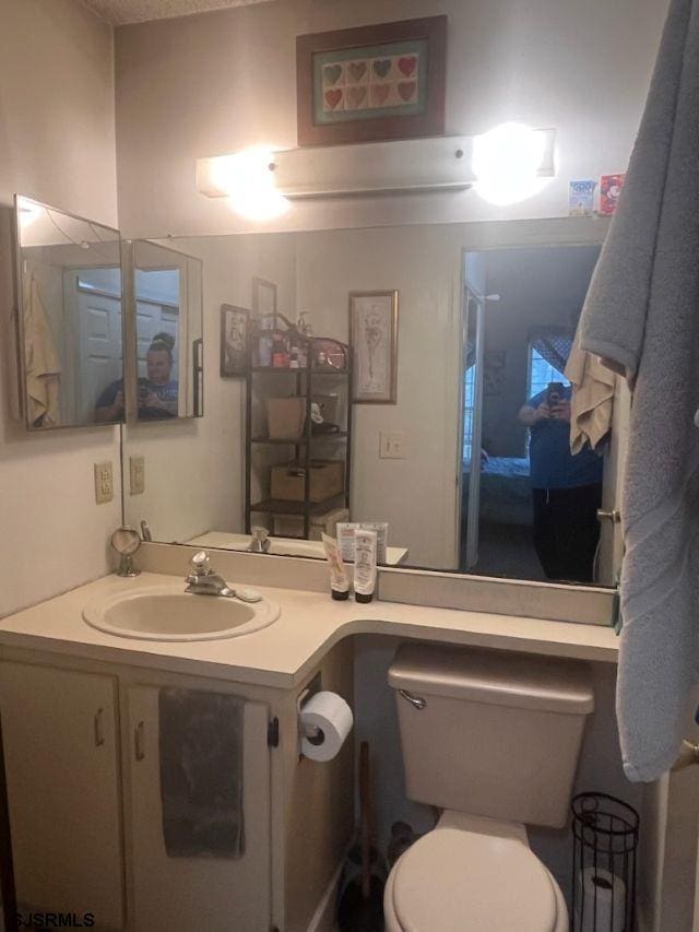 27 Sussex Pl Unit 27, Galloway Township, NJ 08205 - bathroom with toilet and vanity