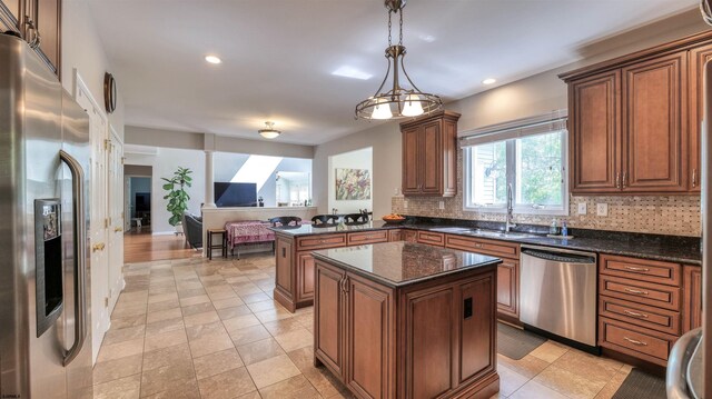 54 Hartford Dr, Egg Harbor Township, NJ 08234 - kitchen with stainless steel appliances, a sink, tasteful backsplash, a peninsula, and open floor plan