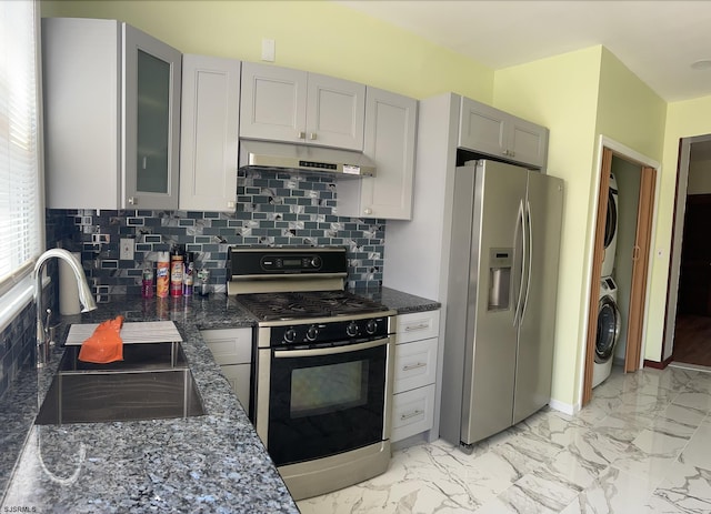 2910 Sunset Ave, Atlantic City, NJ 08401 - kitchen featuring gas stove, stainless steel fridge with ice dispenser, under cabinet range hood, stacked washer and clothes dryer, and a sink