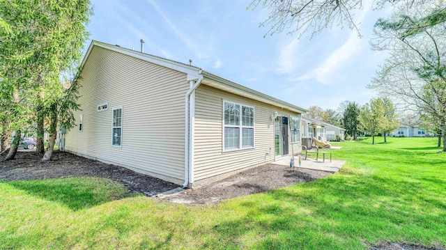 628 E Regency Dr Unit 628, Galloway Township, NJ 08205 - view of side of home featuring a patio area and a lawn