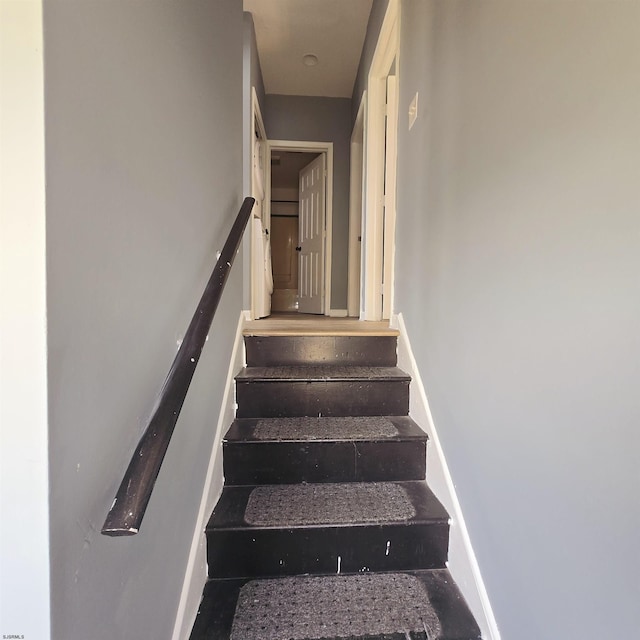 206 N S Carolina Ave, Atlantic City, NJ 08401 - stairs with baseboards