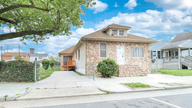 711 N Ohio Ave, Atlantic City, NJ 08401 - bungalow with stone siding and fence