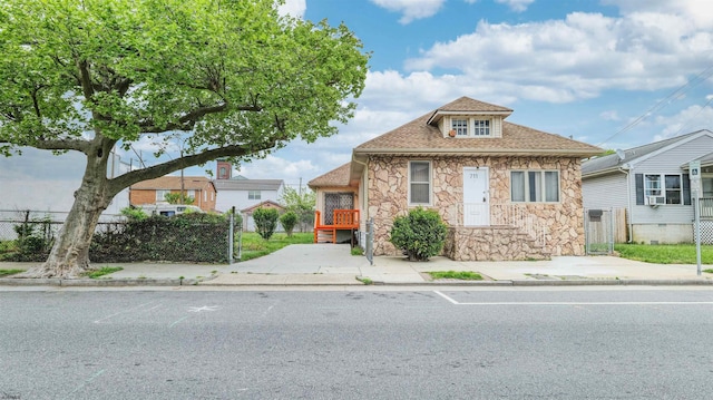 711 N Ohio Ave, Atlantic City, NJ 08401 - bungalow-style home with stone siding and fence