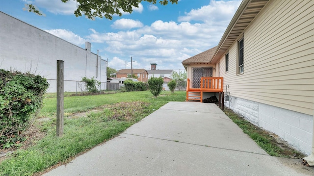 711 N Ohio Ave, Atlantic City, NJ 08401 - view of yard with a patio area