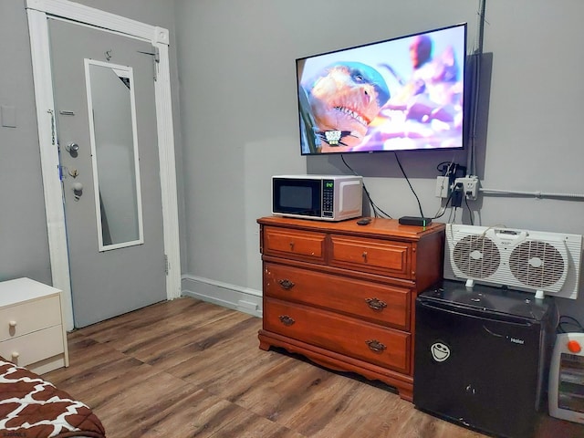 32 N Florida Ave, Atlantic City, NJ 08401 - bedroom with wood finished floors and baseboards