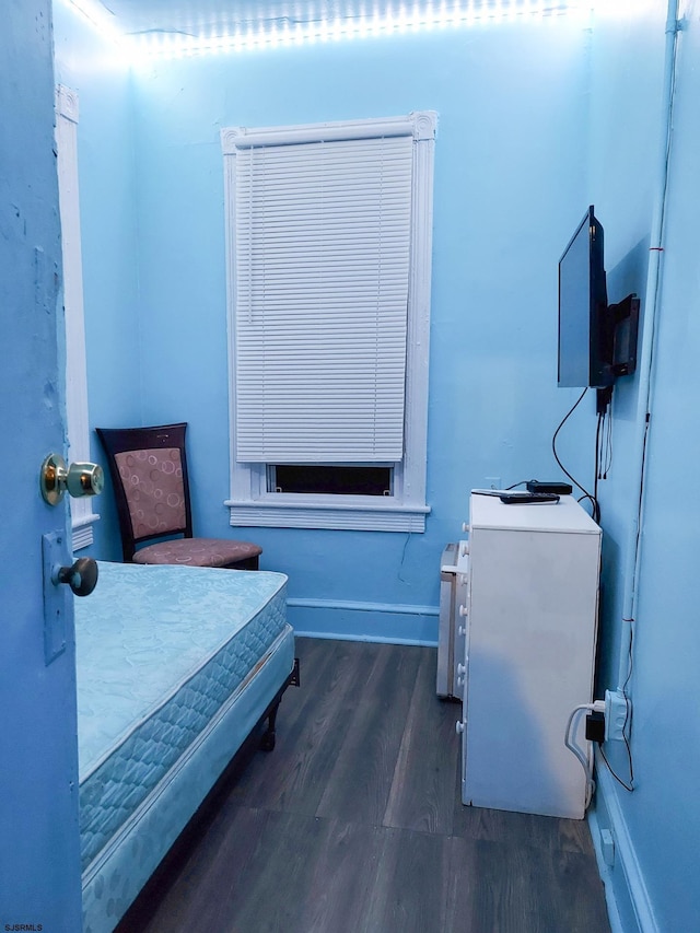 32 N Florida Ave, Atlantic City, NJ 08401 - sitting room with wood finished floors and baseboards