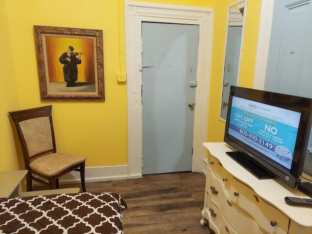 32 N Florida Ave, Atlantic City, NJ 08401 - living area featuring dark wood finished floors and baseboards