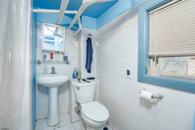 32 N Florida Ave, Atlantic City, NJ 08401 - bathroom with tile walls, toilet, tile patterned floors, and a shower with shower curtain