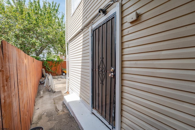 32 N Florida Ave, Atlantic City, NJ 08401 - doorway to property featuring fence