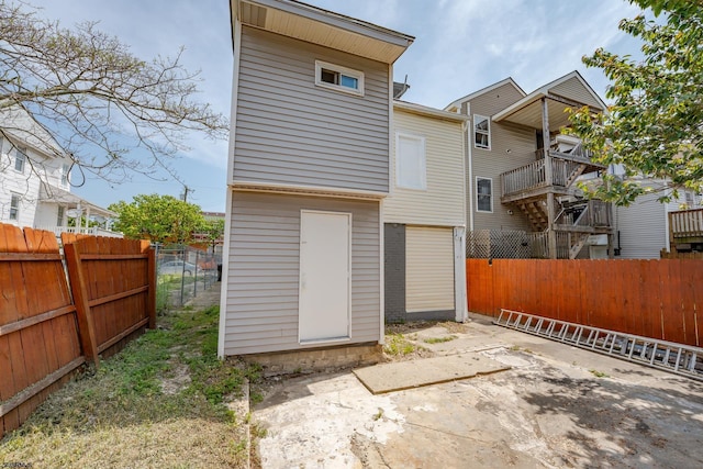 32 N Florida Ave, Atlantic City, NJ 08401 - rear view of house with a fenced backyard and a patio