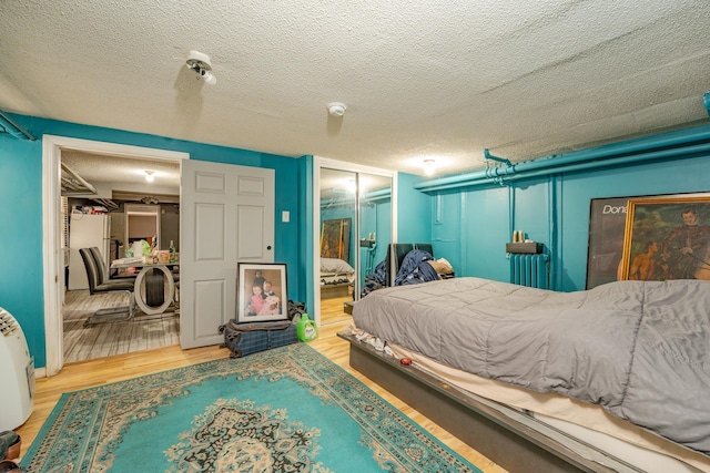 32 N Florida Ave, Atlantic City, NJ 08401 - bedroom with a closet, wood finished floors, and a textured ceiling