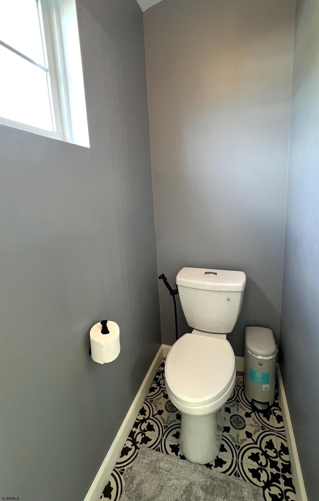 11 Gallant Fox Ln, Egg Harbor Township, NJ 08234 - bathroom with baseboards and toilet