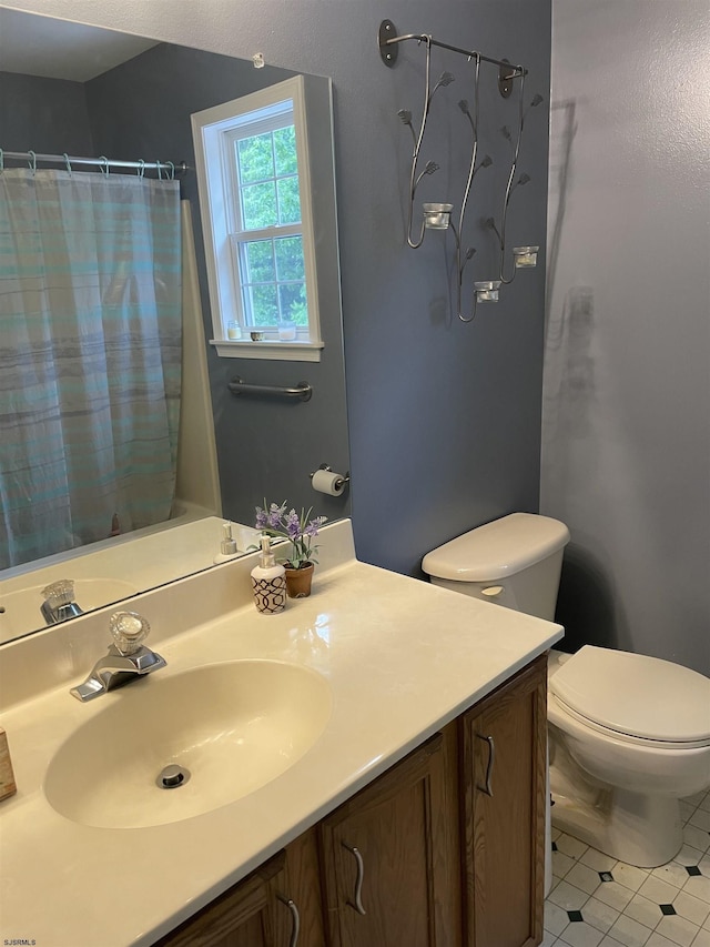 full bathroom featuring tile patterned floors, vanity, toilet, and a shower with shower curtain