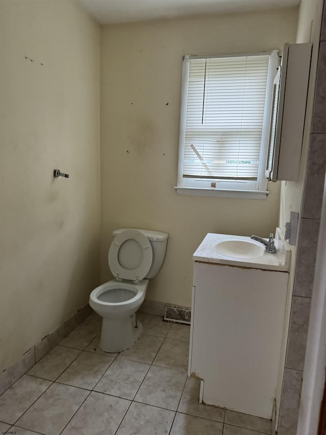 224 Linden Ave, Pleasantville, NJ 08232 - half bath featuring toilet, tile patterned flooring, vanity, and baseboards