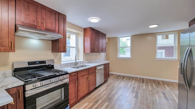 25 N Aberdeen Pl, Atlantic City, NJ 08401 - kitchen featuring stainless steel appliances, under cabinet range hood, a sink, baseboards, and light wood finished floors