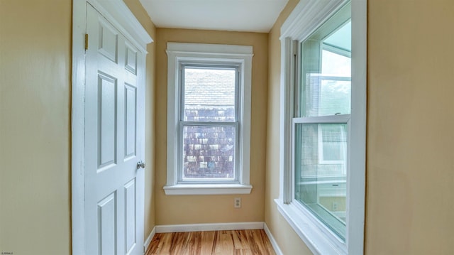 25 N Aberdeen Pl, Atlantic City, NJ 08401 - hallway featuring light wood-style floors and baseboards