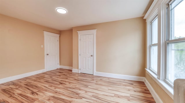 25 N Aberdeen Pl, Atlantic City, NJ 08401 - unfurnished room with light wood-style floors and baseboards