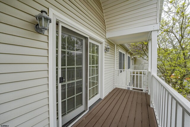 19 Clipper Ct, Atlantic City, NJ 08401 - view of wooden deck