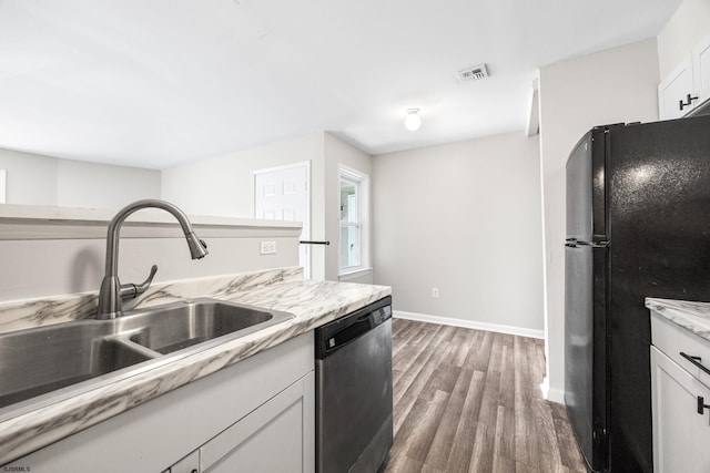 700 N Franklin Blvd Unit 1003, Pleasantville, NJ 08232 - kitchen featuring freestanding refrigerator, dishwasher, wood finished floors, a sink, and baseboards