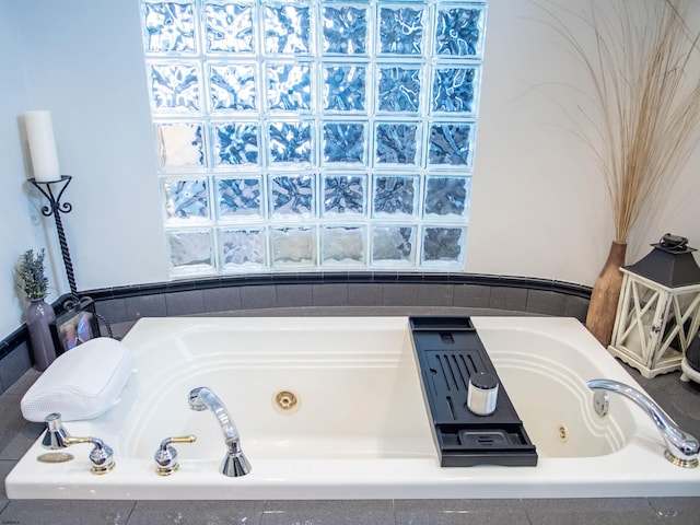 2608 Oberon Ave, Longport, NJ 08403 - full bath with a tub with jets